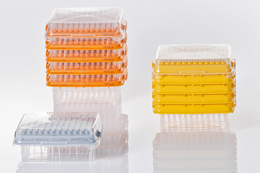 Stacked pipette tips in a Stackpack and filter tips as SingleRefill