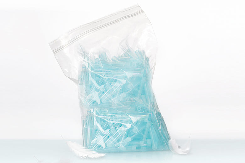 Pouch packaging for pipette tips